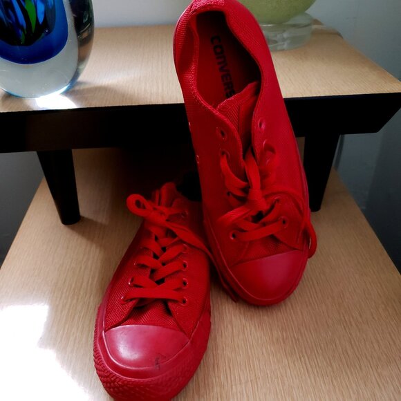 EUC CTAS Converse Classic Low Days Ahead 150196F Red Monochrome (5M / 7W) - Picture 2 of 7